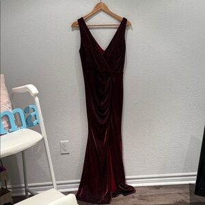 Elegant Burgundy Maxi Dress